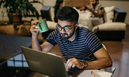 வீட்டிலிருந்து பணி புரிவது நிறுவன வளர்ச்சிக்கு உதவுமா? ஆய்வு முடிவுகள்