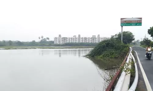 தொடர்மழை எதிரொலி- பக்கிங்காம் கால்வாயில் நீர்வரத்து அதிகரிப்பு