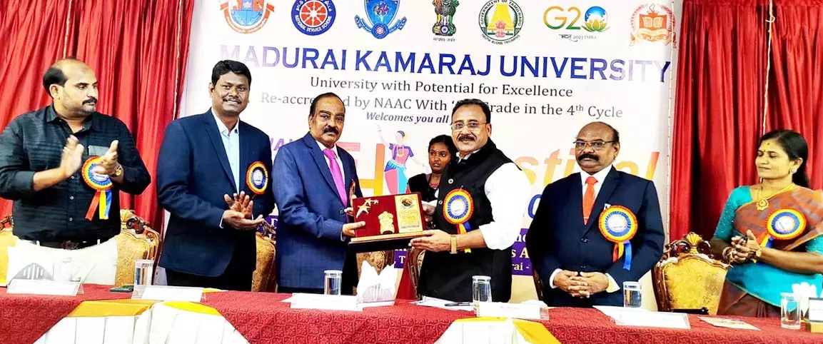 அன்னை பாத்திமா கல்லூரியில் நாட்டு நலப்பணி திட்ட முகாம்