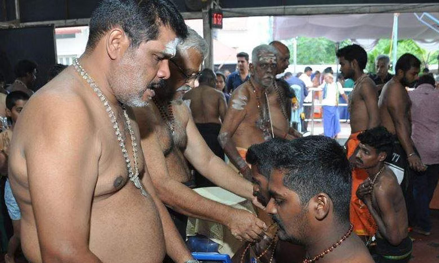 நாளை  ஐய்யப்ப பக்தர்கள் மாலை அணிவிக்கும் நாள்