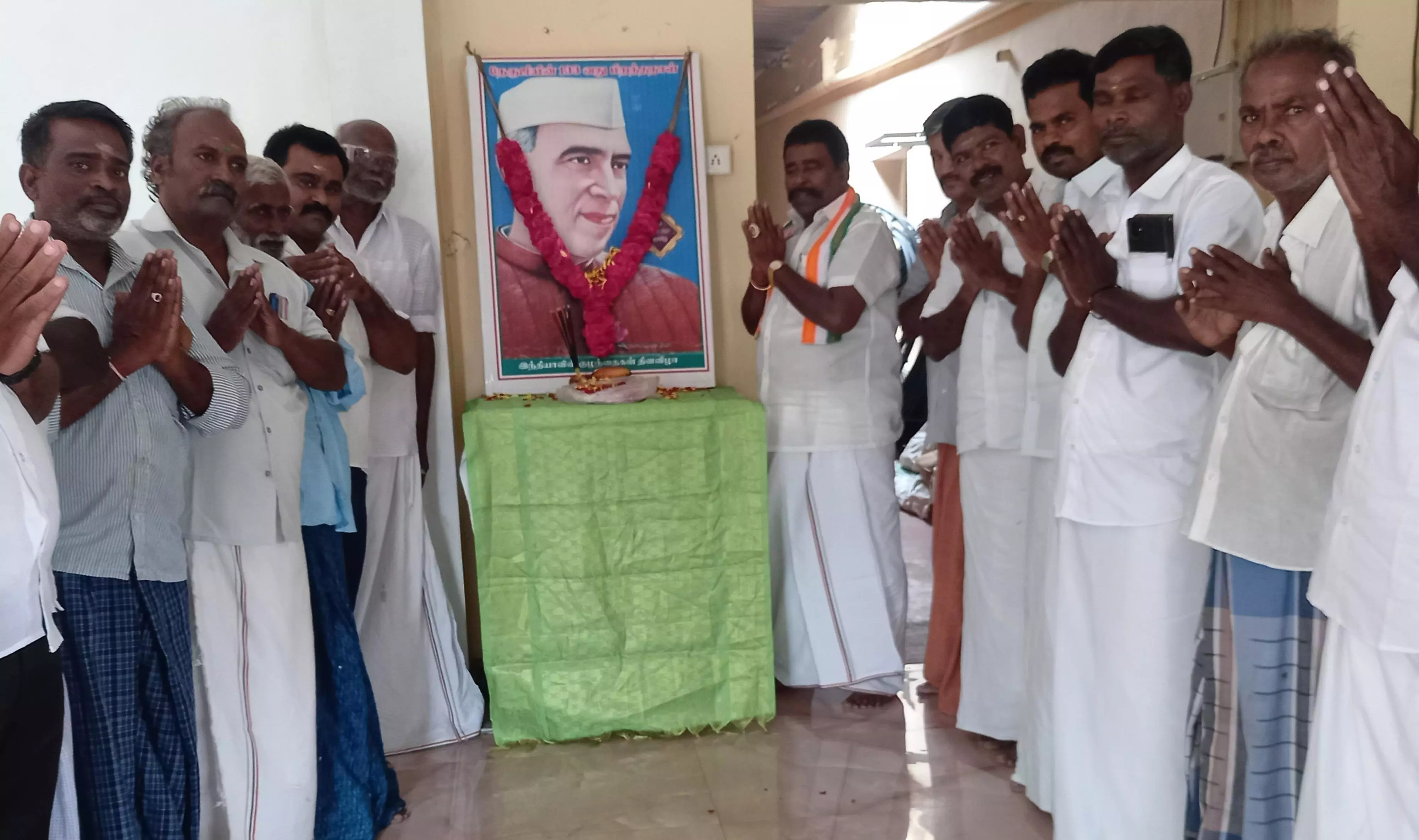 சுரண்டையில் காங்கிரஸ் சார்பில் நேரு பிறந்த நாள் விழா கொண்டாட்டம் சுரண்டையில் காங்கிரஸ் சார்பில் நேரு பிறந்த நாள் விழா கொண்டாட்டம்