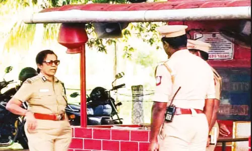 ஒன்பதாறு சோதனைச்சாவடியில் போலீஸ் ஐ.ஜி. திடீர் ஆய்வு