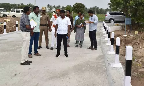 பொங்கலூர் பகுதியில் ரூ.2¾ கோடியில் வளர்ச்சி திட்டப்பணிகள் - கலெக்டர் ஆய்வு