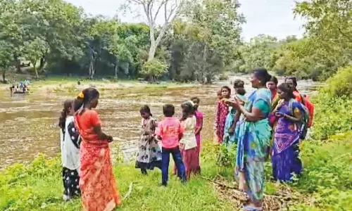 உடுமலை கூட்டாற்றில் கரைபுரண்டு ஓடும் வெள்ளம்: மலைவாழ் கிராமங்கள் துண்டிப்பு