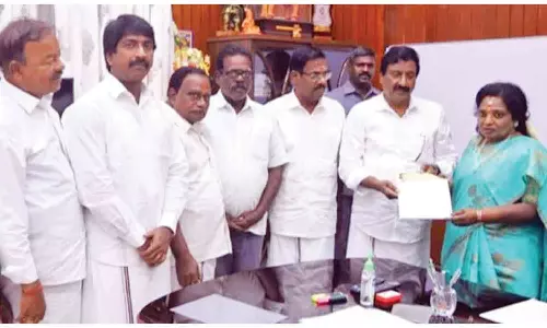 காலாப்பட்டு போலீஸ் நிலைய அதிகாரிகளை கூண்டோடு இட மாற்றம் செய்ய வேண்டும்