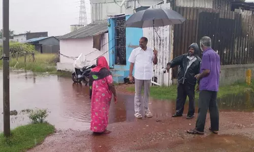 7.6 செ.மீட்டர் மழை கொட்டியது: மீஞ்சூர்-பொன்னேரி பகுதியில் 500 வீடுகளை மழைநீர் சூழ்ந்தது