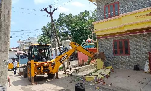 வடிவீஸ்வரத்தில் ஆக்கிரமிப்புகள் அகற்றம்