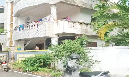 விழுப்புரத்தில் பரபரப்பு:கடப்பாறையினால் கதவை உடைத்துரெயில்வே மெக்கானிக் வீட்டில் 25 பவுன் நகை கொள்ளை