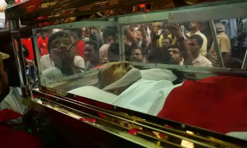 சங்கரய்யா உடல் அரசு மரியாதையுடன் தகனம்: கம்யூனிஸ்டு தேசியத் தலைவர்கள் பங்கேற்பு