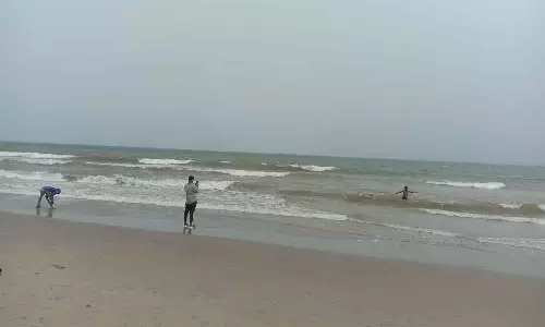 கடற்கரை சாலையில் செல்ல பொதுமக்களுக்கு அனுமதி