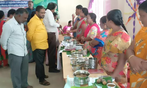 சாத்தான்குளத்தில்  மகளிர் சுய உதவிக்குழு சார்பில்  பாரம்பரிய உணவு திருவிழா