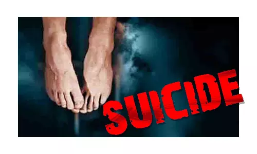 நெல்லை அருகே கழிவறையில் தூக்குப்போட்டு வாலிபர் தற்கொலை