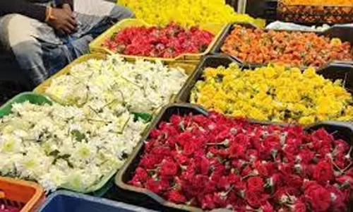 பரமத்திவேலூர் ஏல சந்தையில் பூக்கள் விலை உயர்வு