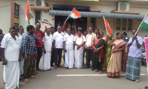 100 நாள் வேலை திட்டத்தை சிதைக்கும் மத்திய அரசை கண்டித்துபல்லடத்தில் காங்கிரஸ் கட்சியினர் ஆர்ப்பாட்டம்