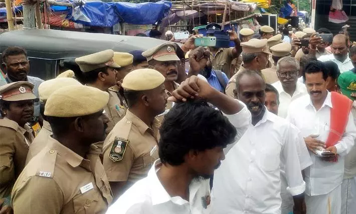 அரியலூர் மாவட்டத்தில் -  மீத்தேன் எடுக்கும் திட்டத்திற்கு எதிர்ப்பு தெரிவித்து போராட்டம் -   பெண்கள் உள்பட 100 பேர் கைது