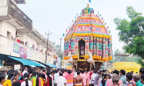 சிக்கல் சிங்காரவேலவர் கோவிலில் தேரோட்டம்