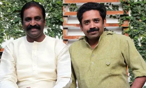 சீனிச்சேவு சாப்பிட்ட குழந்தை மாதிரி சிரித்தார் சீனு- வைரமுத்து பதிவு