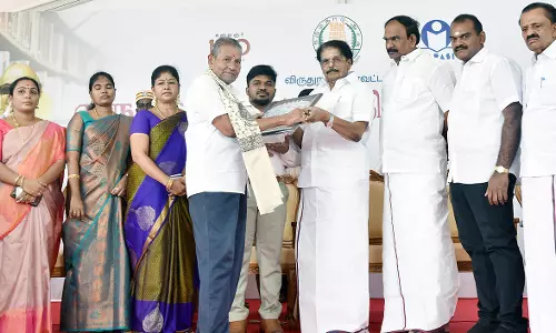 நேரம் கிடைக்கும் போதெல்லாம் புத்தகம் வாசித்து பழக வேண்டும்-அமைச்சர் பேச்சு