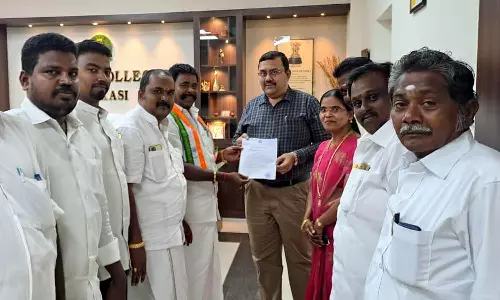 திருச்செந்தூர் சூரசம்ஹாரம் நிகழ்ச்சி:தென்காசி மாவட்டத்திற்கு உள்ளூர் விடுமுறை அளிக்க வேண்டும்- கலெக்டரிடம், பழனிநாடார் எம்.எல்.ஏ. கோரிக்கை