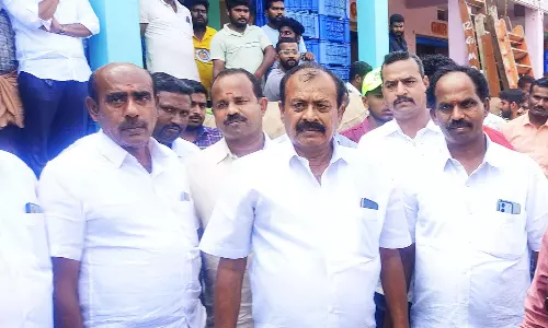 வியாபாரிகள் சங்கத்தினரிடையே உருவாகியுள்ள பிரச்சினைக்கு தீர்வு காண வேண்டும்