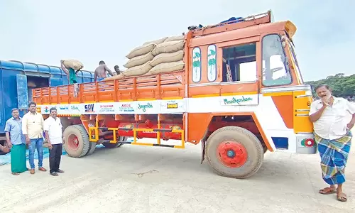 ரெயில் மூலம் அரவைக்கு நெல் மூட்டைகள் அனுப்பி வைப்பு