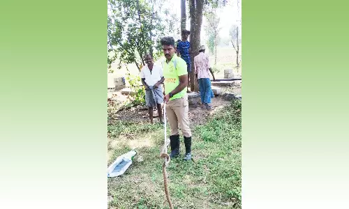 5 அடி நீளமுள்ள பாம்பு மீட்பு