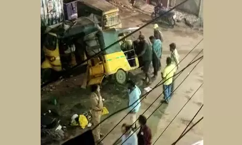 சூளையில் ரோந்து சென்ற பெண் சப்-இன்ஸ்பெக்டரிடம் ரவுடி பயங்கர ரகளை- போலீசார் பிடித்து தீவிர விசாரணை