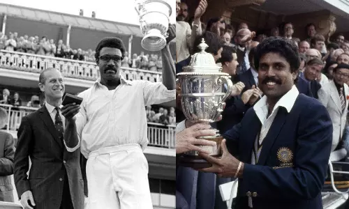 இறுதிப்போட்டிக்கு வருகை தரும் உலகக் கோப்பையை வென்ற கேப்டன்கள்- ரசிகர்கள் உற்சாகம்