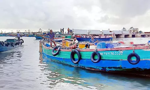 இயல்புநிலை திரும்பியதால் 5 நாட்களுக்கு பின் கடலுக்கு சென்ற ராமேசுவரம் மீனவர்கள்