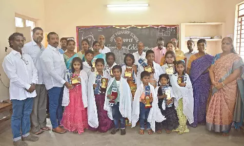 அரசு தொடக்கப்பள்ளியில் குழந்தைகள் தின விழா கொண்டாட்டம்