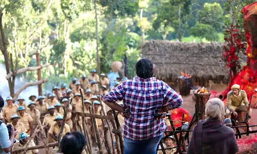 கலை மூலம் துப்பாக்கிகளை எதிர்கொள்- கார்த்திக் சுப்பராஜ்