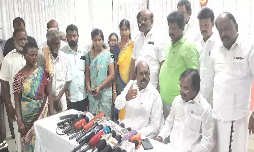 தொழிற்சாலைகள் வந்தால் தான் படித்த இளைஞர்களுக்கு வேலை கிடைக்கும்