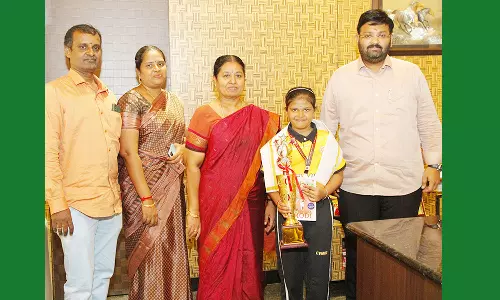 இளம் சாதனையாளர் விருது பெற்ற செல்லப்பன் வித்யா மந்திர் மாணவிக்கு பாராட்டு