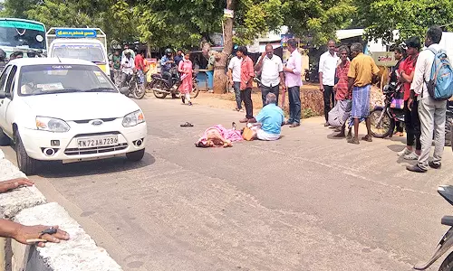 நெல்லை புதிய பஸ் நிலையம் அருகே  அரசு பஸ்சின் பின்பக்க டயரில் சிக்கி பெண் பலி