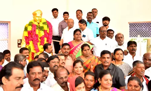 வ.உ.சிதம்பரனார் நினைவு தினம் - கலெக்டர் மரியாதை