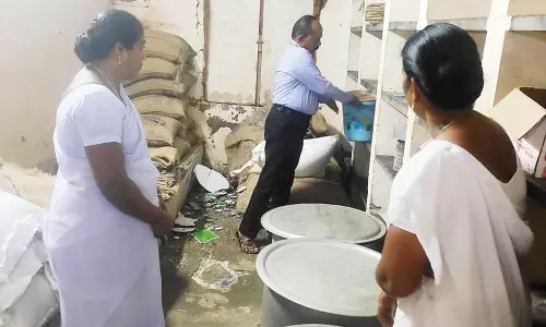 நாகை அரசு ஆஸ்பத்திரியில் உணவு பாதுகாப்பு அலுவலர் ஆய்வு