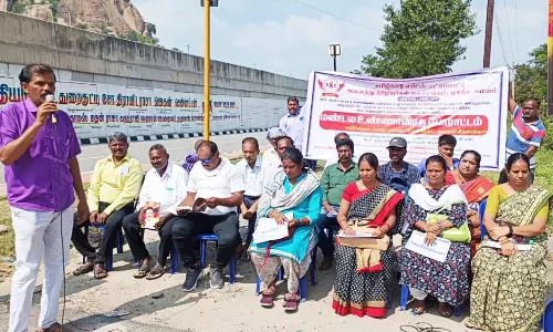 எய்ட்ஸ் கட்டுப்பாட்டு ஊழியர் சங்கத்தினர் உண்ணாவிரத போராட்டம்