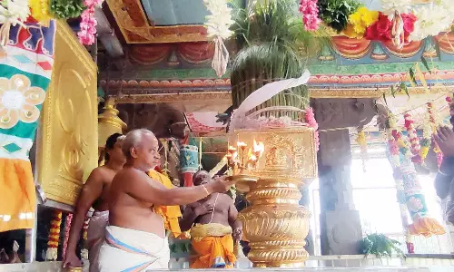 சுவாமிமலை சுவாமிநாதசாமி கோவிலில் கார்த்திகை திருவிழா கொடியேற்றம்