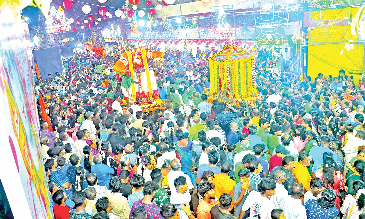 பெருவிளையில் இன்று தெய்வி முருகன் கோவிலில் திருக்கல்யாணம் பெருவிளையில் இன்று தெய்வி முருகன் கோவிலில் திருக்கல்யாணம்