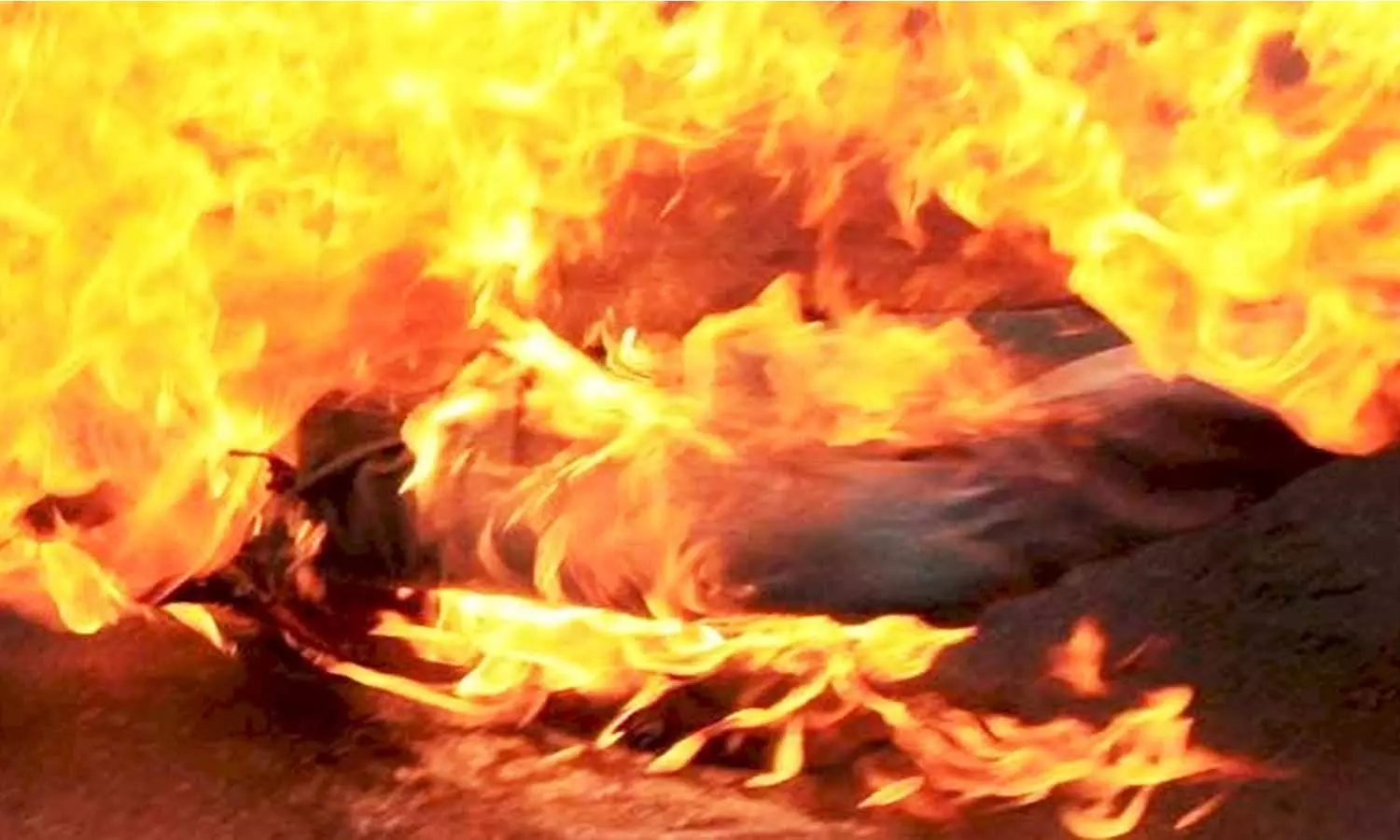 முதியவர் தீக்குளித்து தற்கொலை முதியவர் தீக்குளித்து தற்கொலை