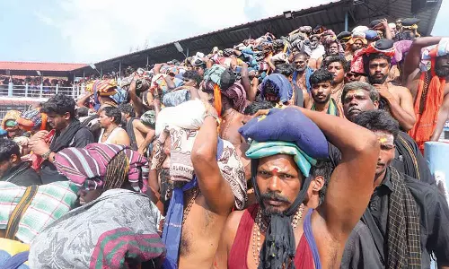 சபரிமலையில் மண்டல பூஜை தரிசனத்திற்கான ஆன்லைன் முன்பதிவு நாளை தொடக்கம்