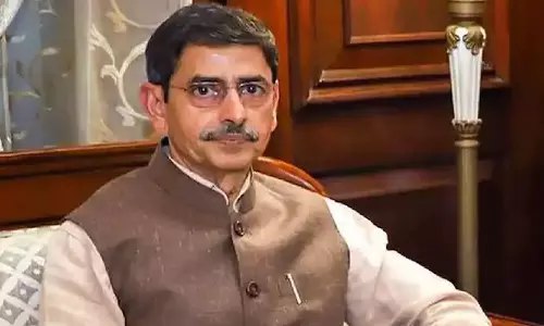 ஆளுநர் ஆர்.என்.ரவி இன்று திடீர் டெல்லி பயணம்- சட்ட நிபுணர்களுடன் ஆலோசனை என தகவல்