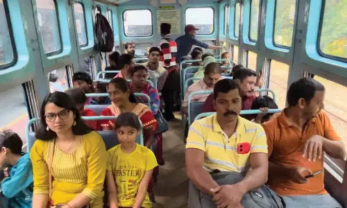 மேட்டுப்பாளையம்- ஊட்டி மலை ரெயில் 11 நாட்களுக்கு பின் மீண்டும் இயக்கம்: சுற்றுலா பயணிகள் உற்சாகம்