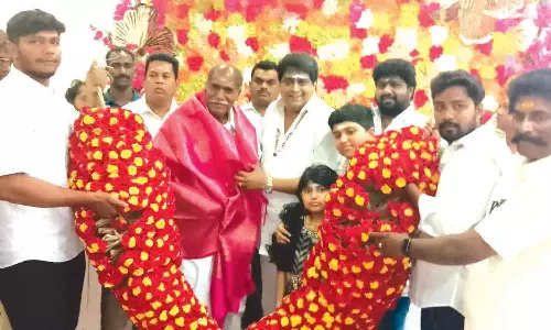 என்.ஆர்.காங்கிரஸ் பிரமுகர் வக்கீல் ராம்முனுசாமி பிறந்த நாள் முதல்-அமைச்சர் ரங்கசாமி நேரில் வாழ்த்து