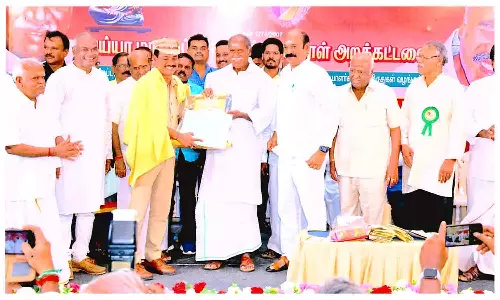 சாதனையாளர்களுக்கு விருது வழங்கும் விழா