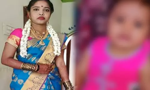 சாலையில் அறுந்து கிடந்த மின்கம்பி- கணவர் கண் முன்னே மனைவி, குழந்தை உடல் கருகி பலி