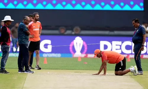 இந்தியா-ஆஸ்திரேலியா மோதும் இறுதிப்போட்டி: அகமதாபாத் மைதானத்தில் ரசிகர்கள் குவிந்தனர்