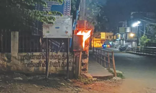 திங்கள்நகரில் மின் மீட்டர் தீப்பிடித்து எரிந்ததால் பரபரப்பு