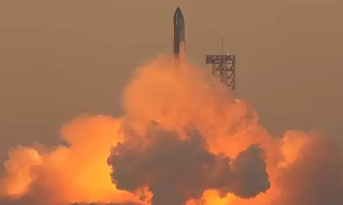 ஸ்பேஸ்எக்ஸ் ஸ்டார்ஷிப் ராக்கெட் திட்டத்தில் சிக்கல்- பூஸ்டர் வெடித்து சிதறியது