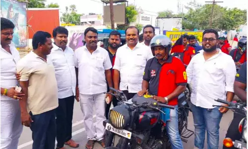 தூத்துக்குடியில் தி.மு.க. இளைஞர் அணியின் வாகன பேரணிக்கு வரவேற்பு - மேயர் ஜெகன் பெரியசாமி பங்கேற்பு